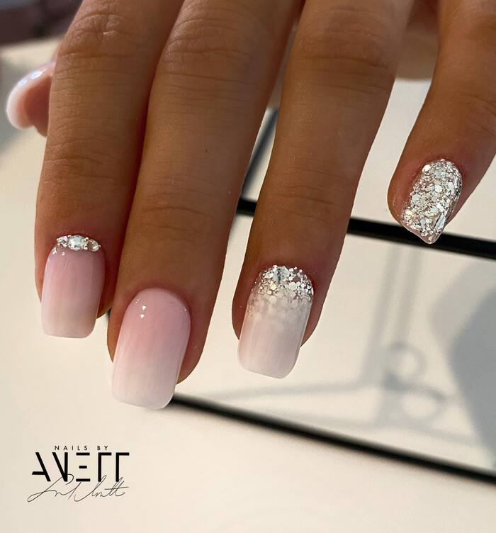 Short ombre bridal nails with glitter 