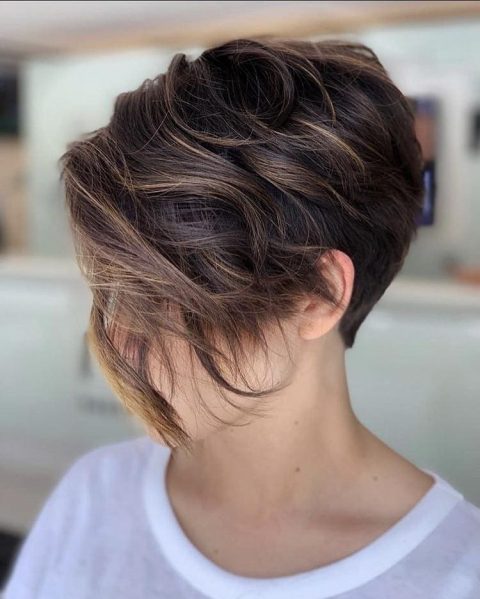 Short brown hairstyles with caramel highlights