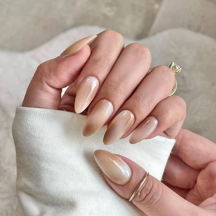 White And Brown Gradient Nails 