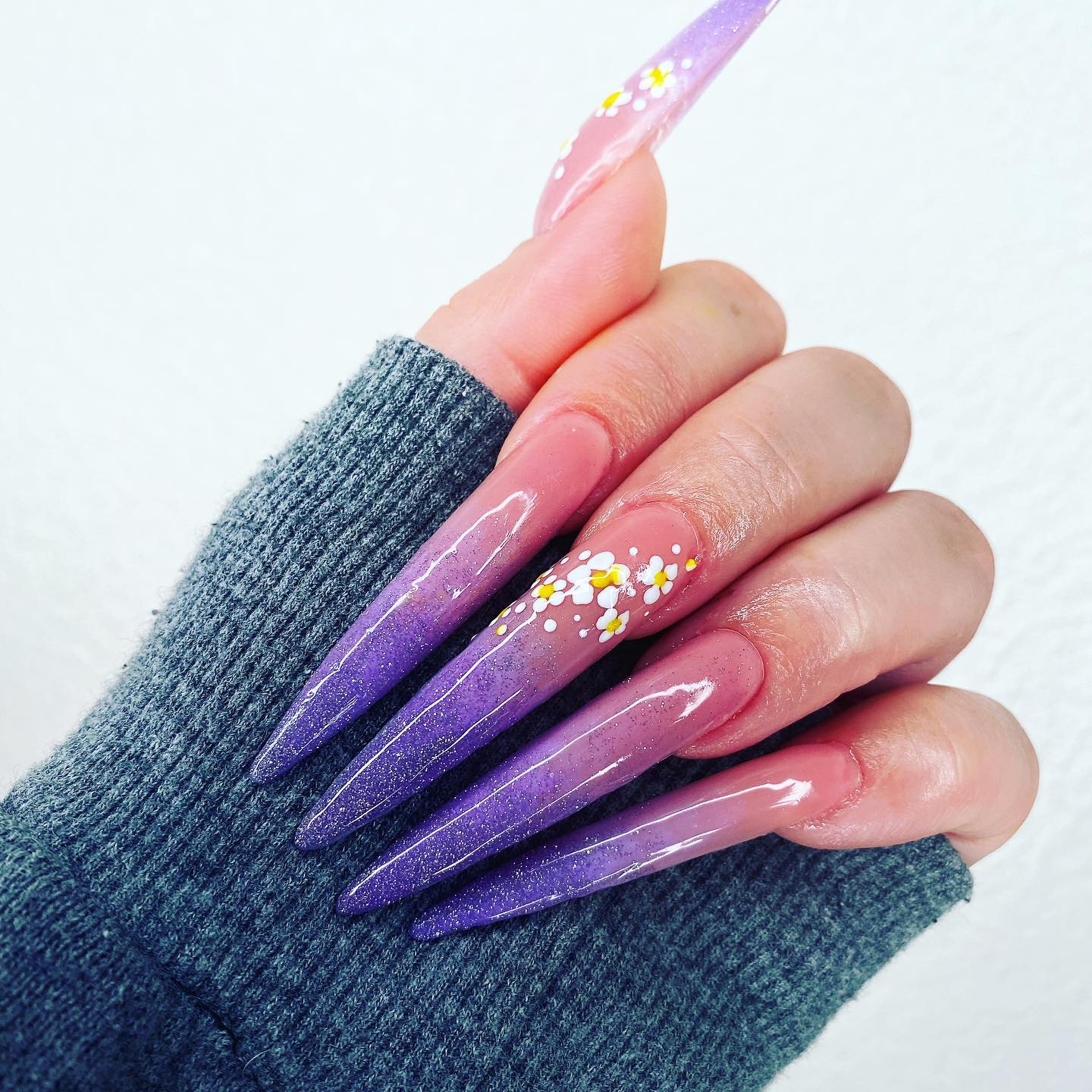 Stiletto ombre nails with flowers