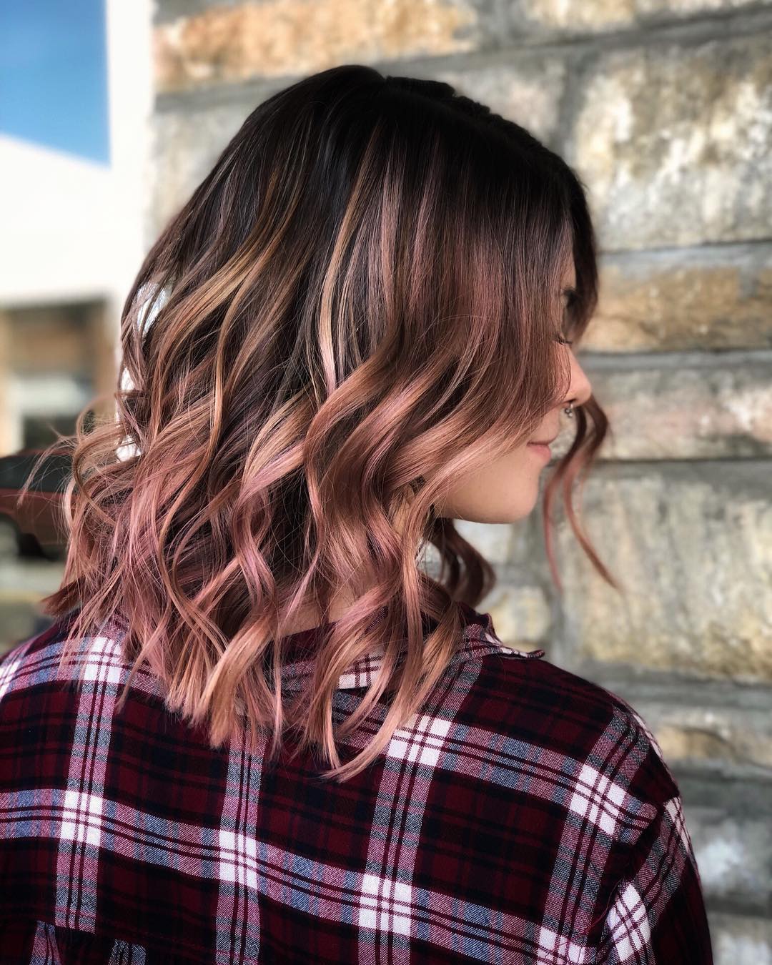 Nahaufnahme der Haarfarbe Rose Gold Chocolate Mauve