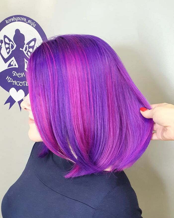 яркие фиолетово-розовые волосы