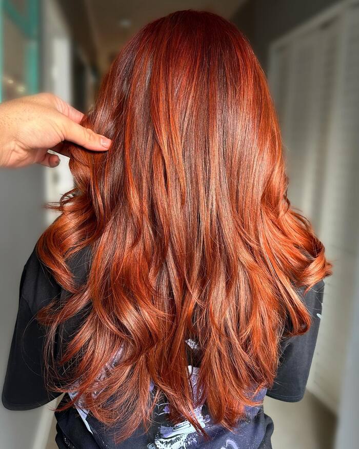 длинные яркие рыжие волосы