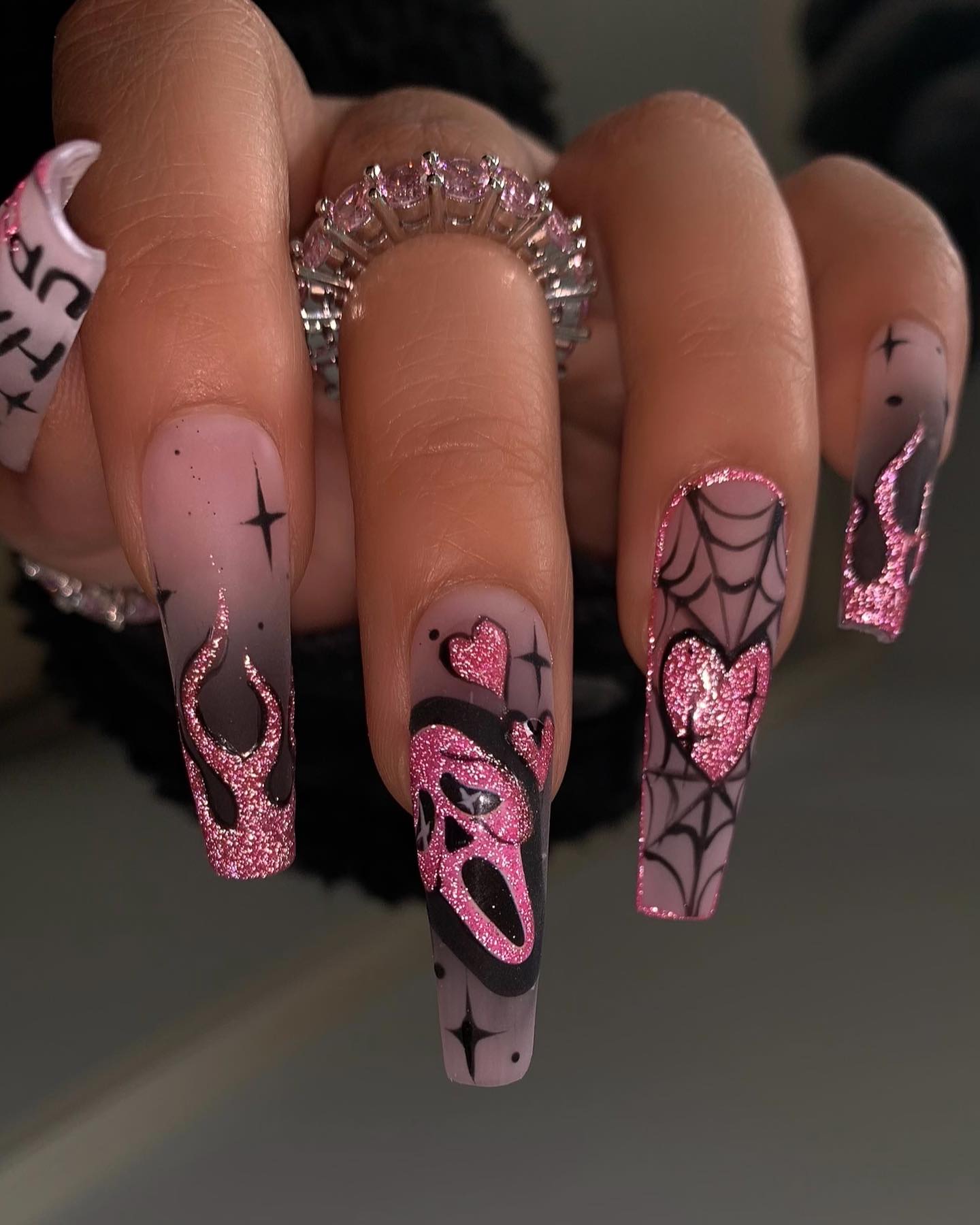 Another example of Halloween manicure with paintings with famous mask from Scream movie