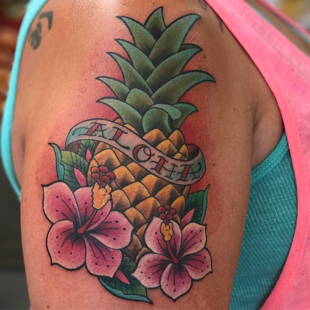Цветная татуировка гавайских цветов алоха