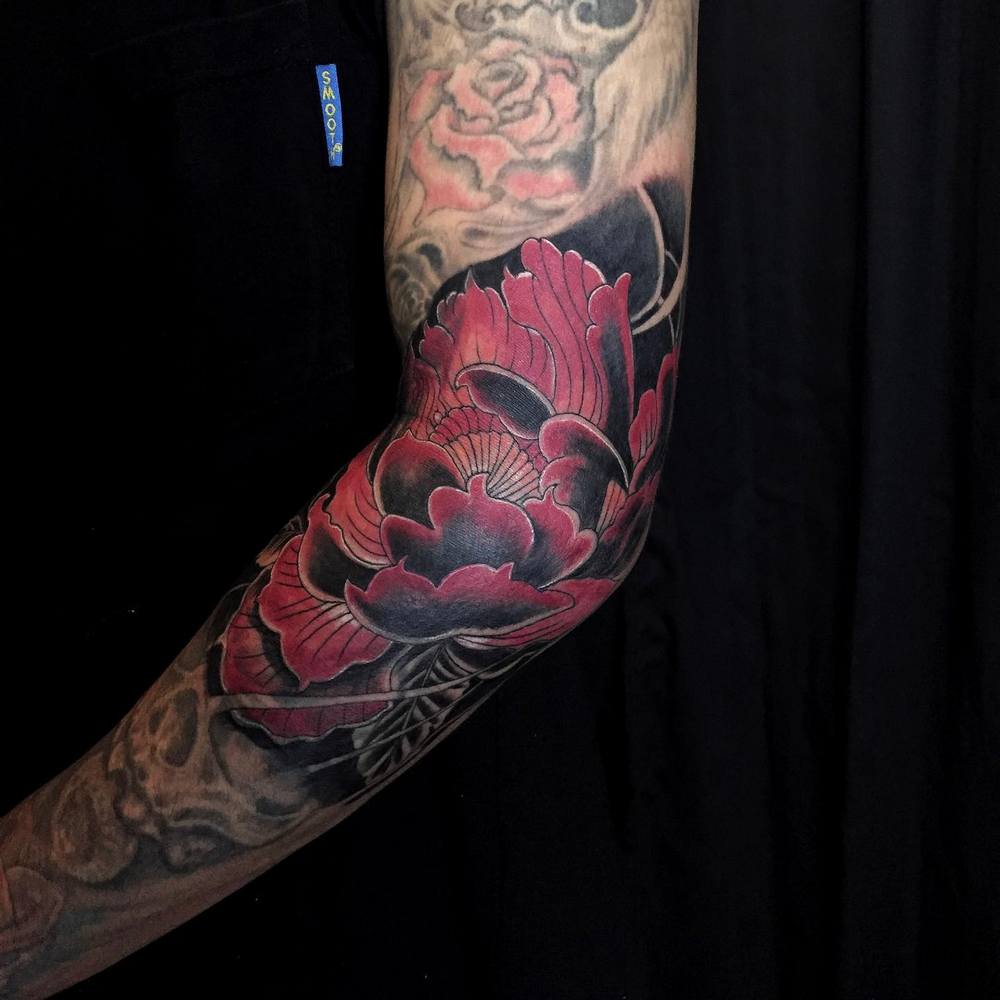 Japoński lotosowy tatuaż na rękawie 2