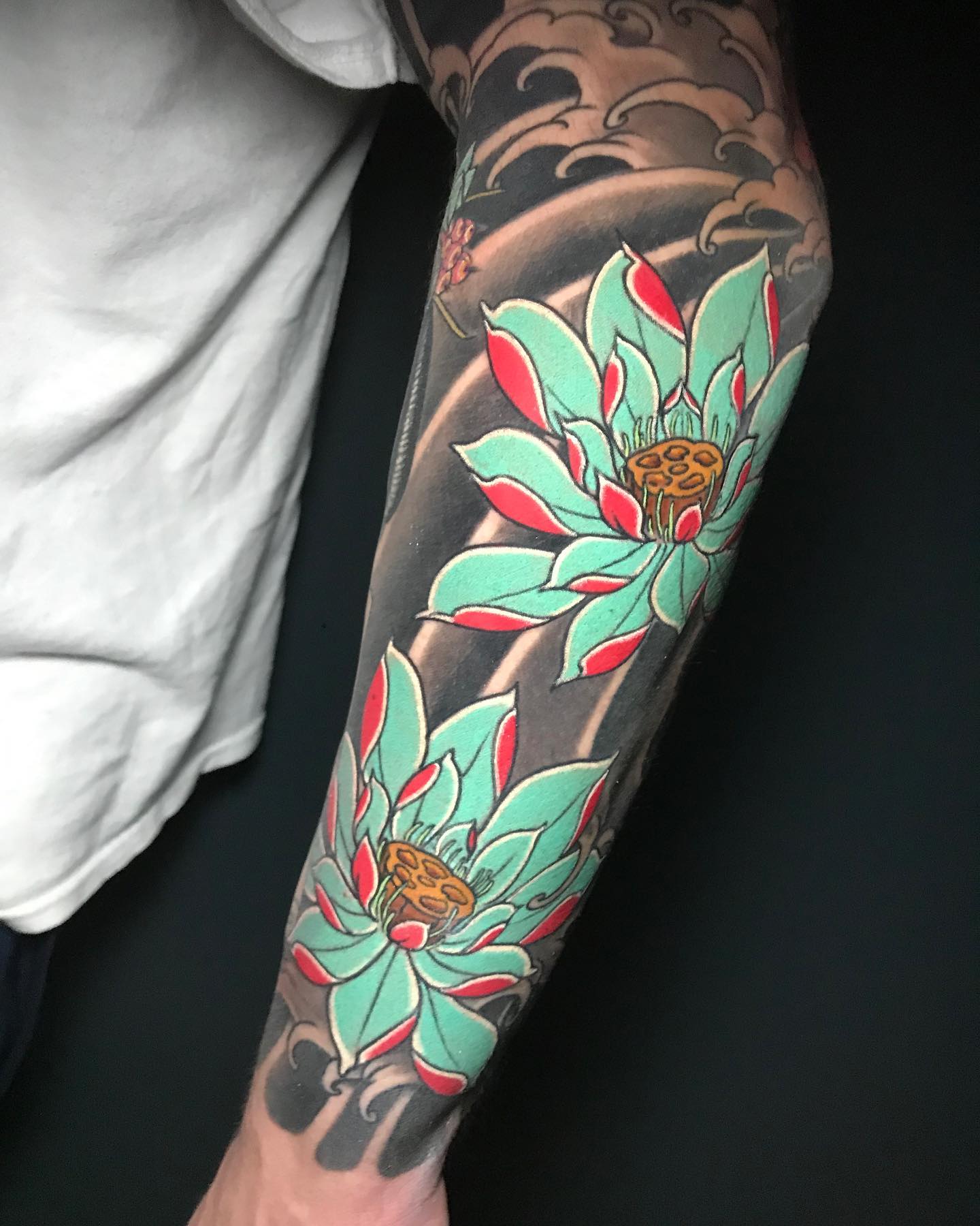 татуировка рукав лотоса в японском стиле