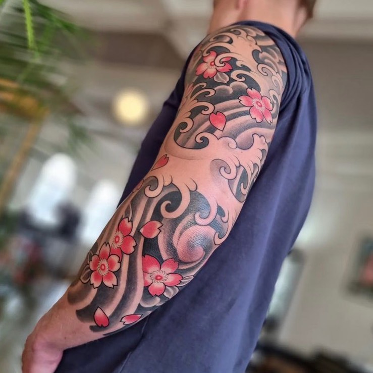 Japoński tatuaż z kwiatem wiśni