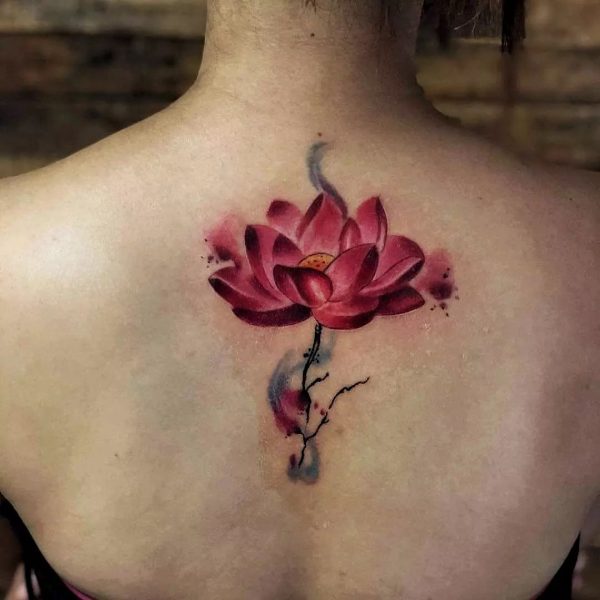 Czerwony tatuaż akwarela lotosu