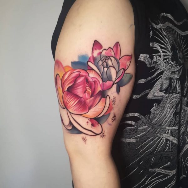 Kolorowy tatuaż kwiat lotosu