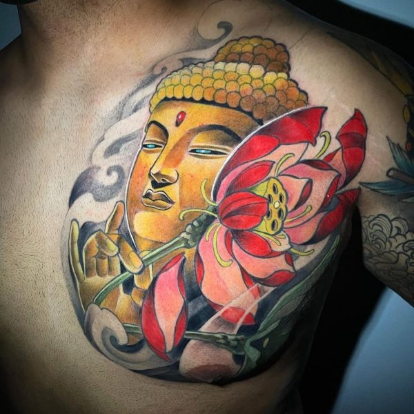 Kolorowy buddyjski tatuaż lotosu
