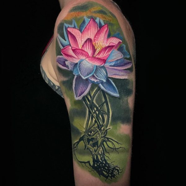 Realistyczny tatuaż kwiat lotosu