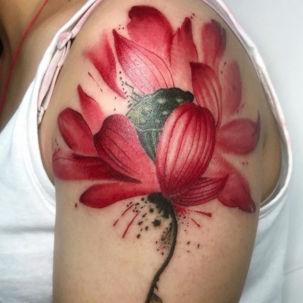 Akwarela kwiat lotosu tatuaż