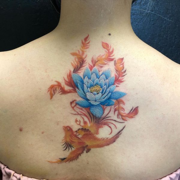 Tatuaż kwiatu lotosu feniksa