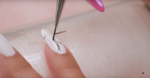 Making Marble Manicure 