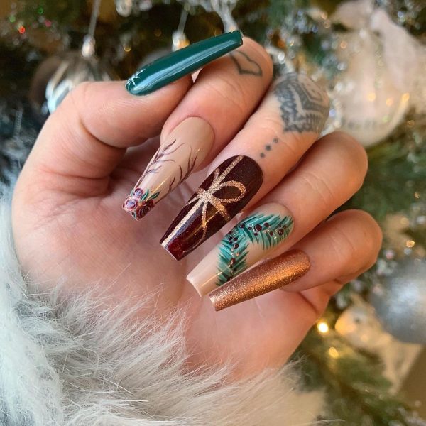 Namalowane świąteczne paznokcie