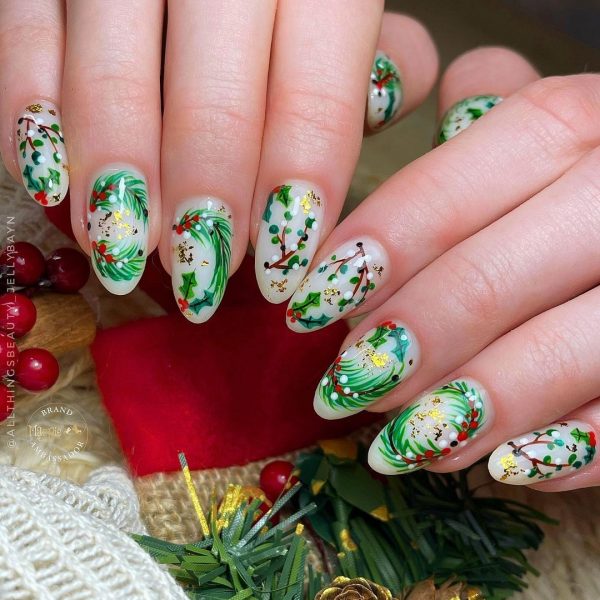 Zielone świąteczne paznokcie