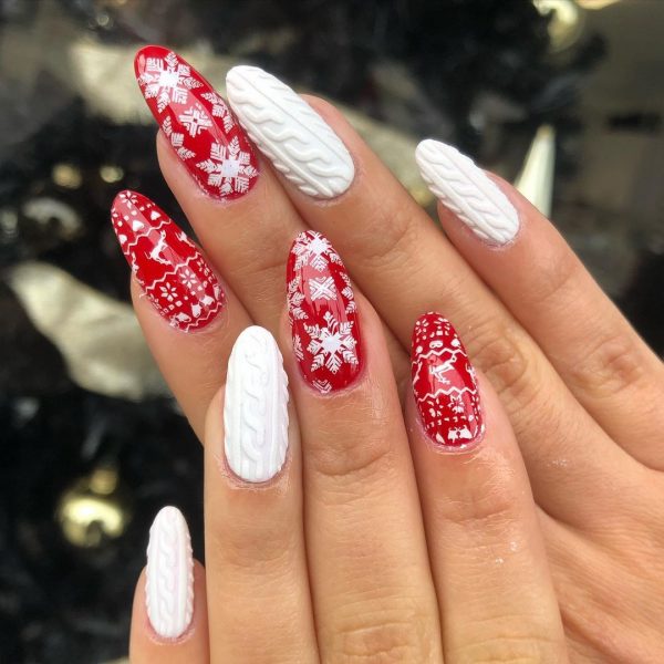 Czerwone i białe świąteczne paznokcie