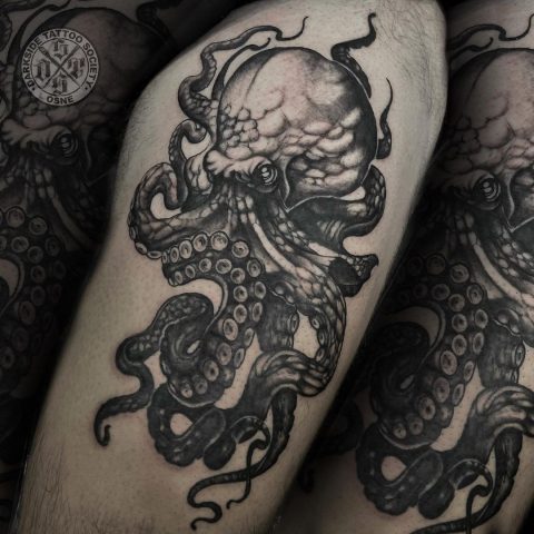 Giant Octopus Tattoo on the knee