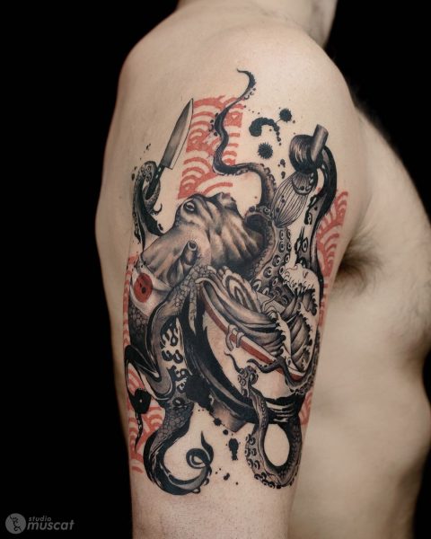 Japoński tatuaż ośmiornicy w kolorach czarnym i czerwonym