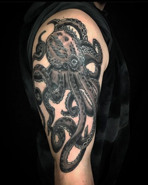 Tatuaż ośmiornicy na ramieniu dla mężczyzn
