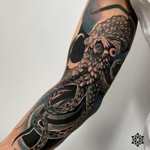 татуировка осьминога на всю руку