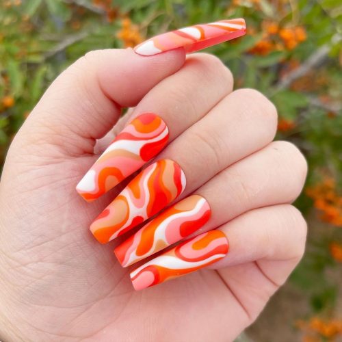 оранжево-белый камуфляж на ногтях