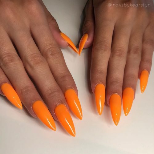 оранжевые ногти-стилеты