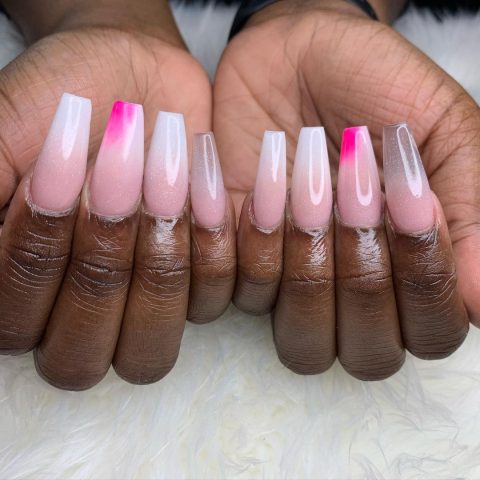 Różowo-białe paznokcie ombre