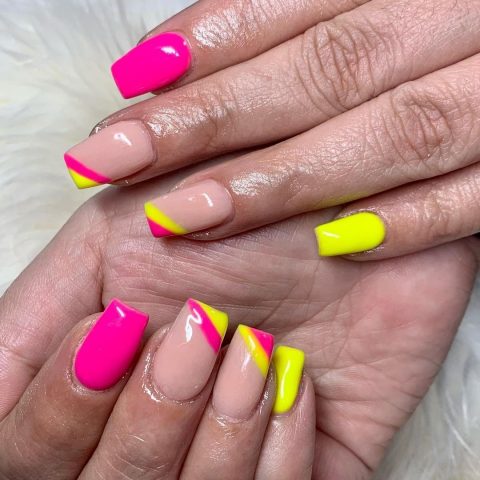 Neonowe różowe i żółte paznokcie