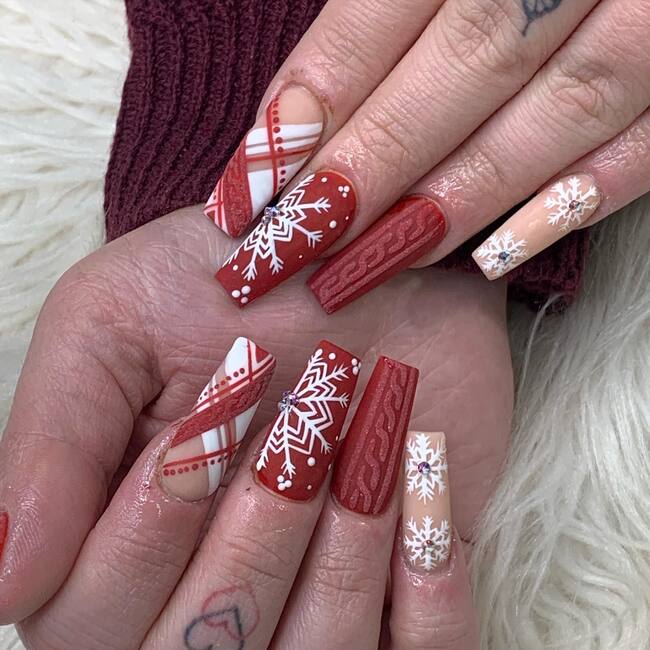 Red Christmas Nail Design 