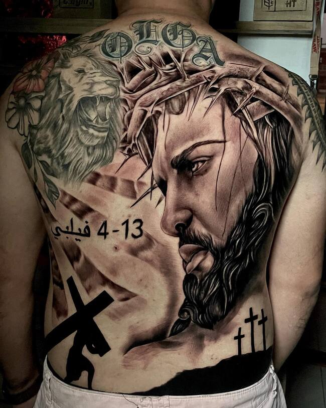 Христианская татуировка на спине
