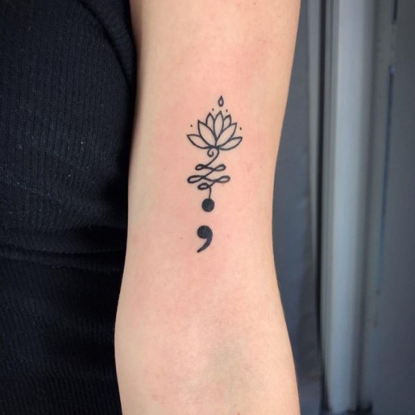 średnik tatuaż lotosu