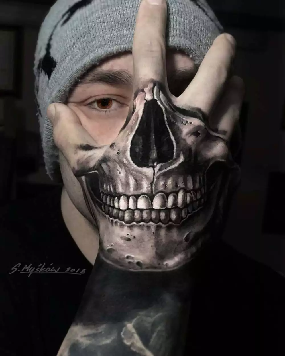 Skeleton Smiling Face Hand Tattoo Example