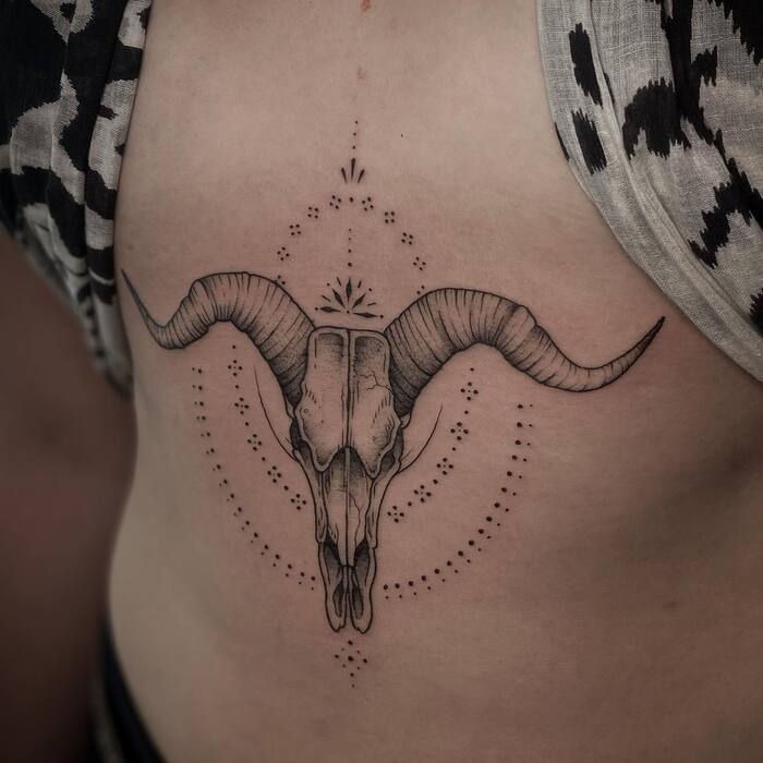 Эскиз татуировки черепа коровы