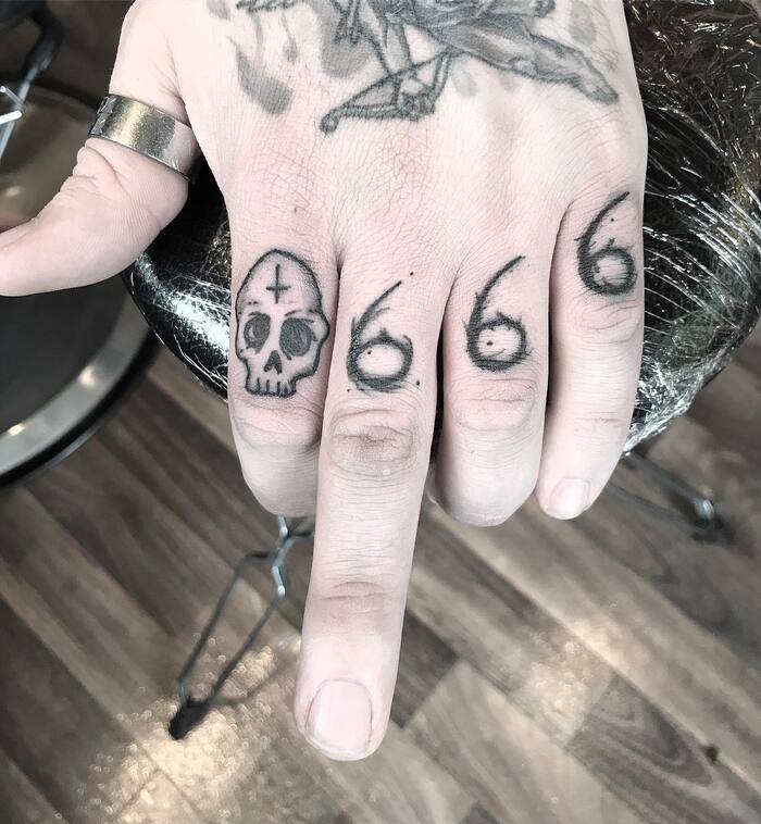 Men Skull Finger Tattoo