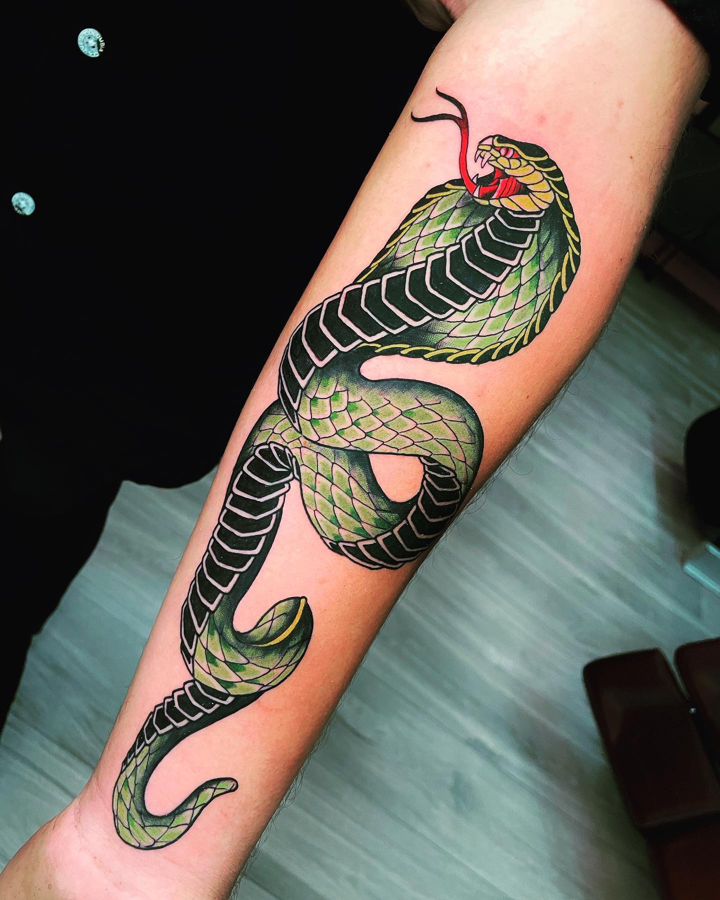 Nahaufnahme des Green Cobra Tattoo