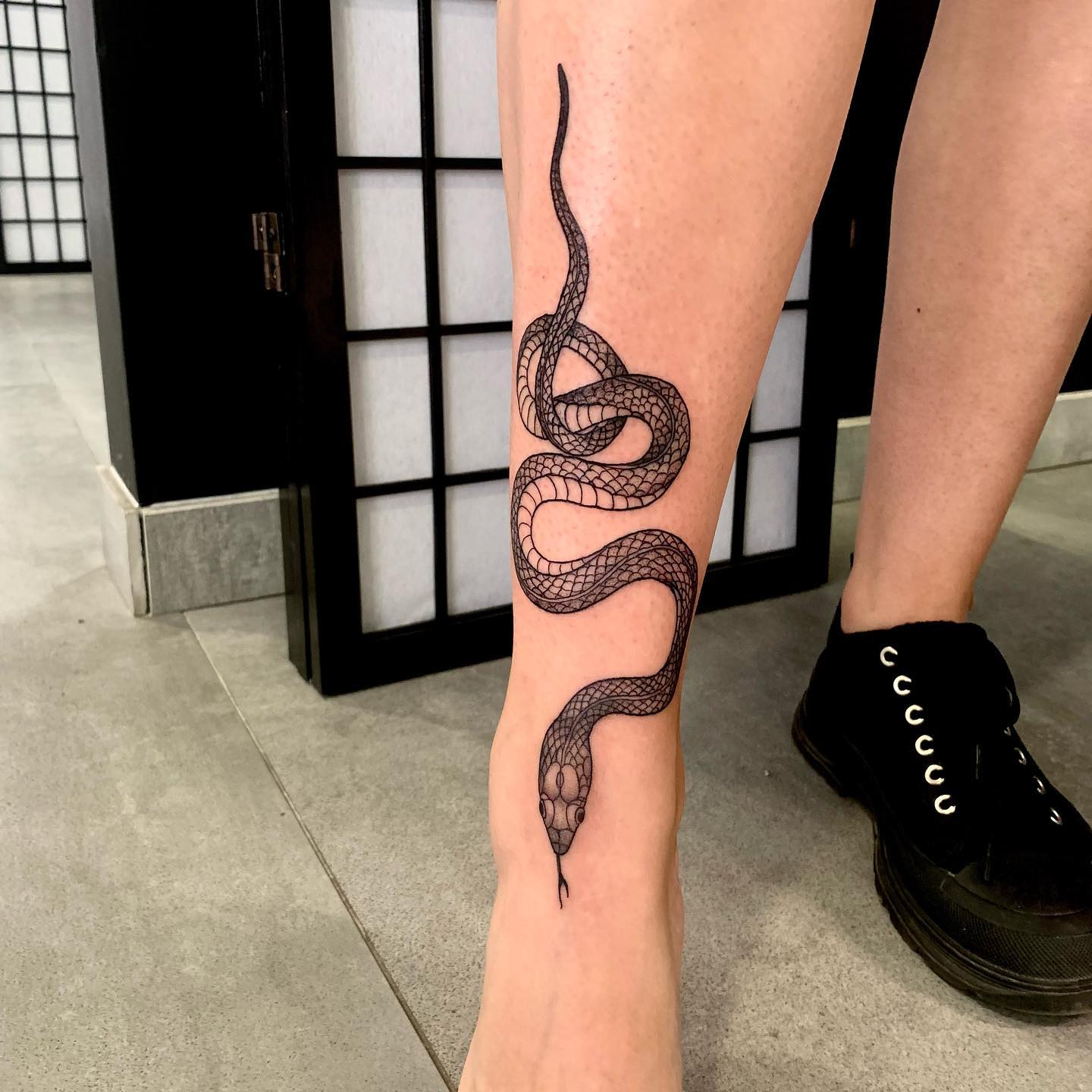 Schlangenbein-Tattoo