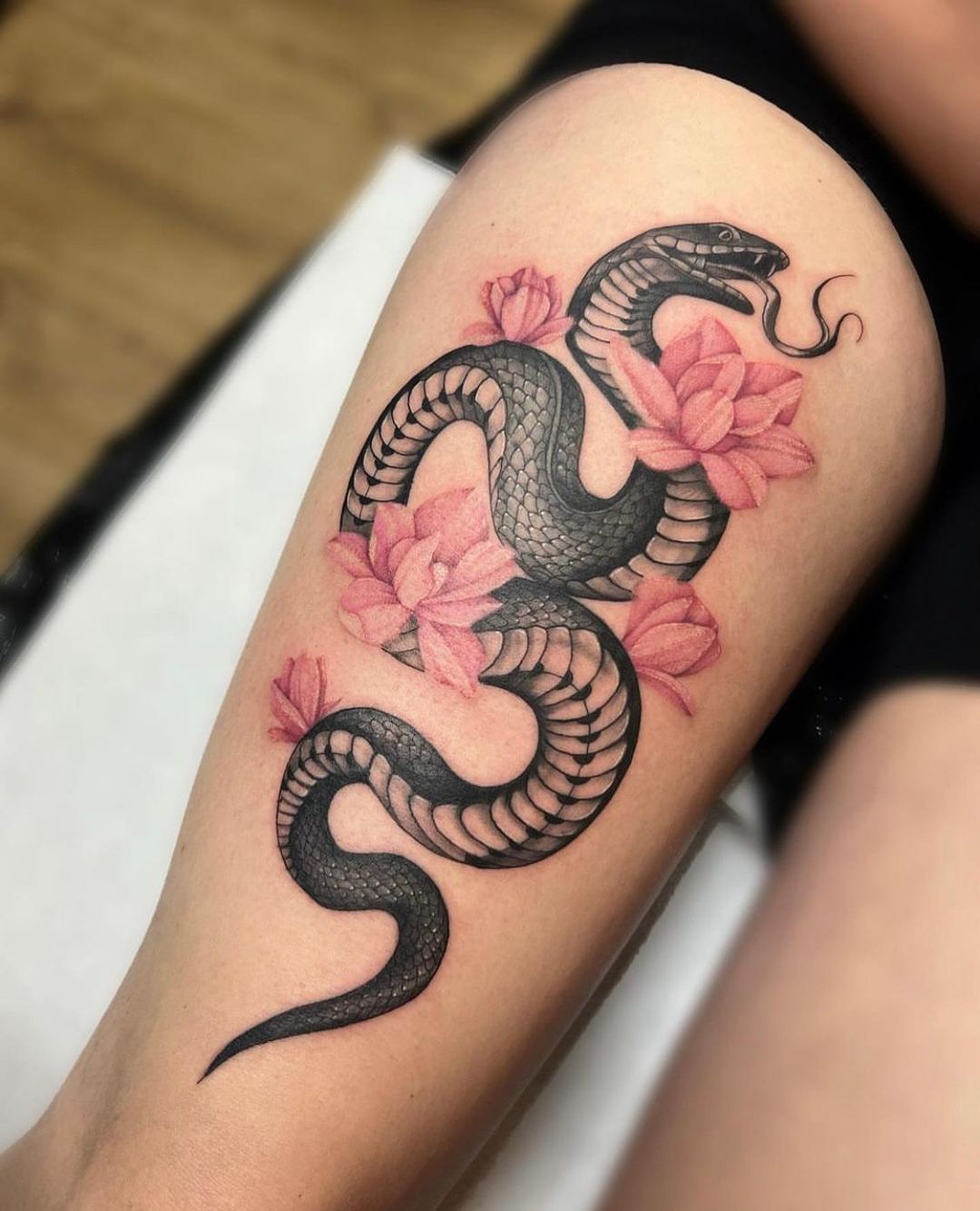 snake tattoos on thigh