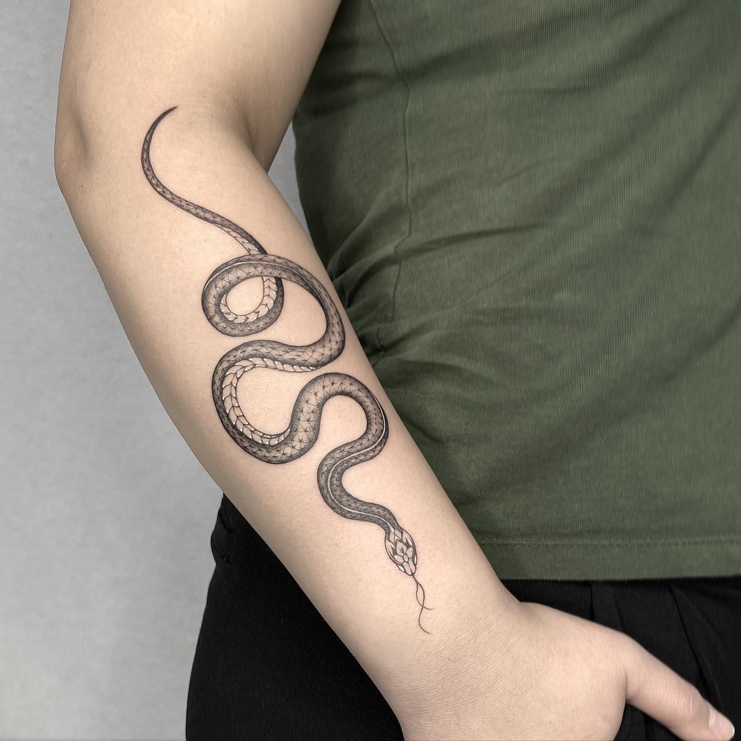 Schlangen-Unterarm-Tattoo