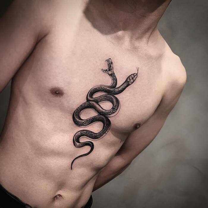 Тату на руке для мужчин: змея - мощный символ силы и гибкости