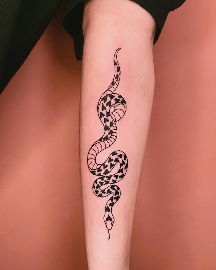 татуировка змеи на руке