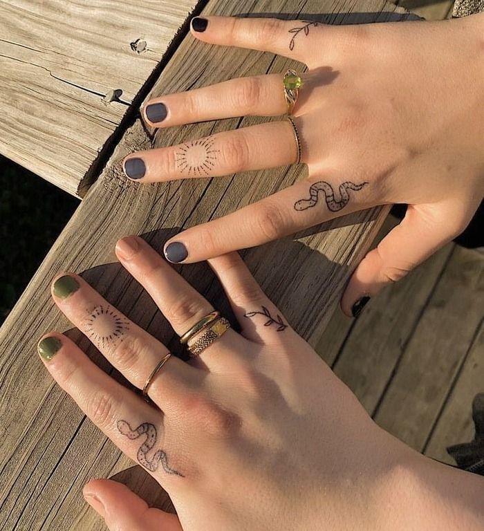 Close-up Image of the Tiny Snake Couple Finger Tattoos