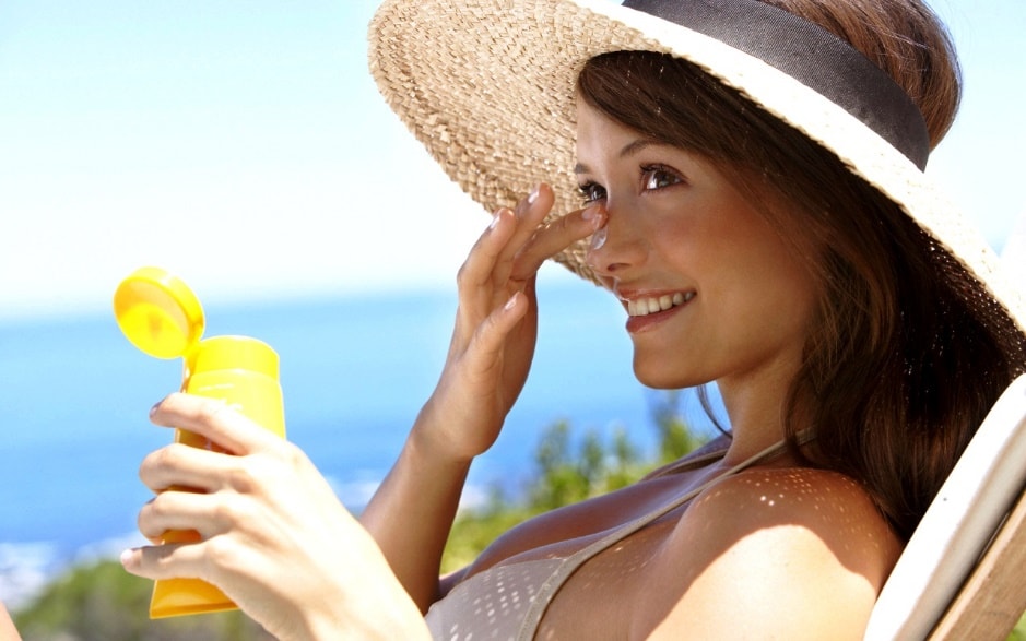 Лучшие солнцезащитные кремы для лица — рейтинг 2023, как выбрать крем для  лица с SPF