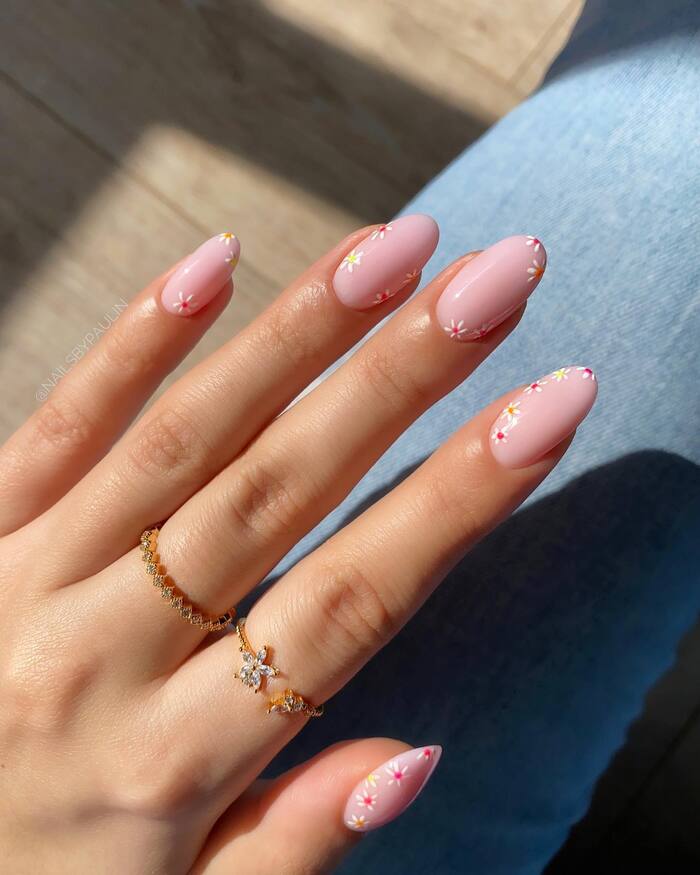 Summer Minimalistic Nails