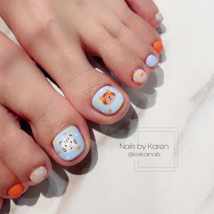 Summer Beach Toe Nails