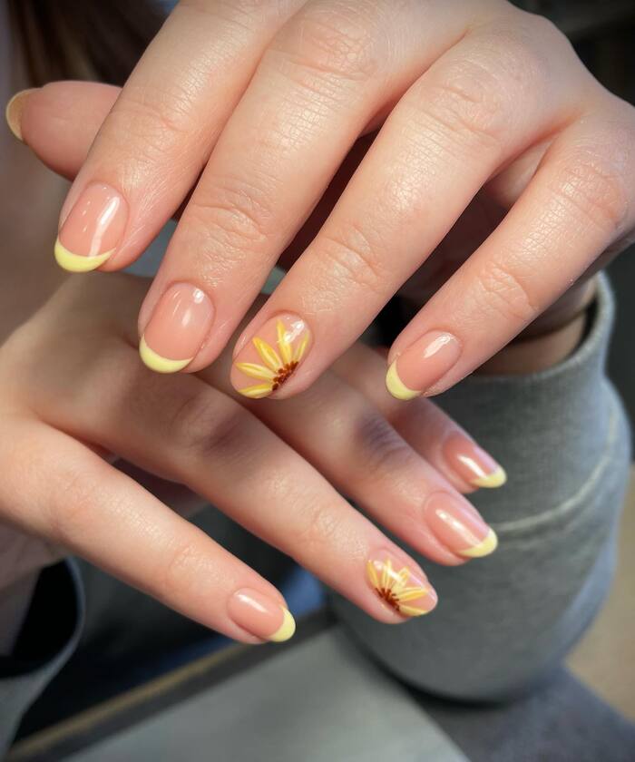 Nail Design with Sunflower