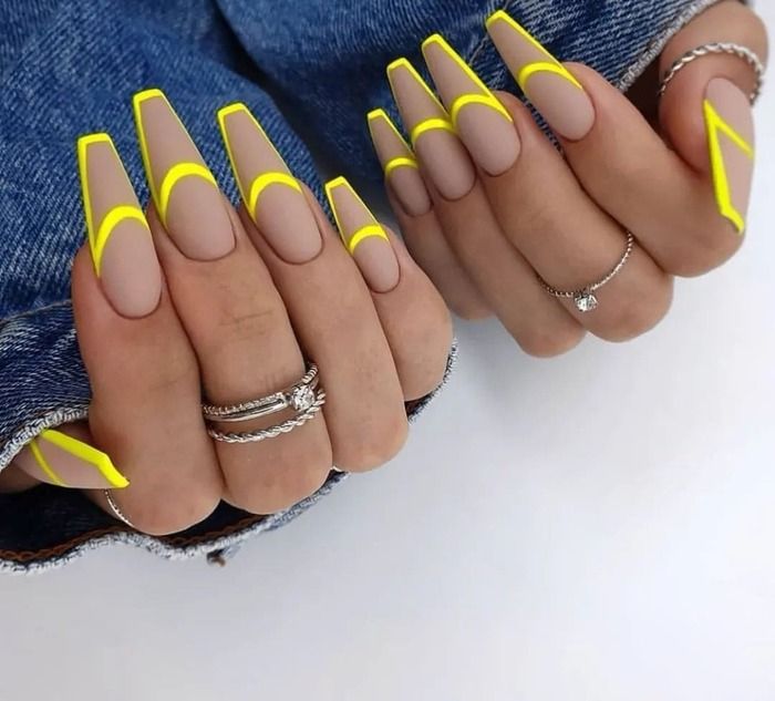 Ярко-желтые матовые ногти