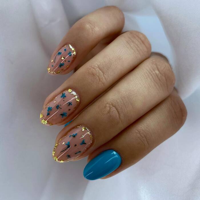 Summer Nails with Flowers 