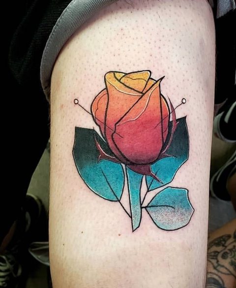 Neo-tradycyjny tatuaż z różą